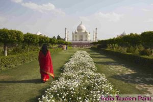 Taj Mahal Tourism Pic